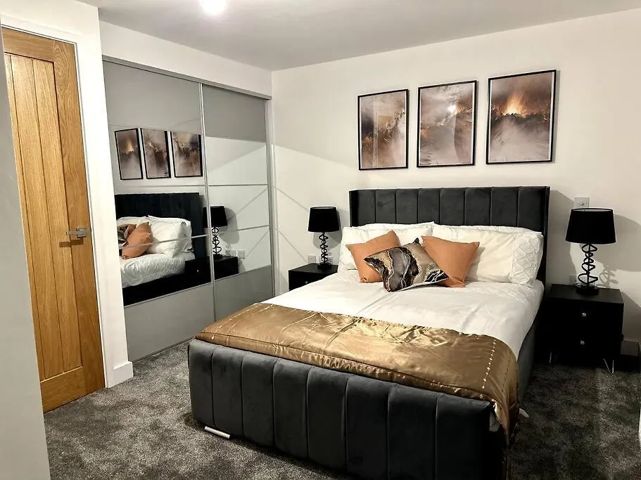 Brand New Modern Cheltenham Home GLOUCESTERSHIRE Holiday home