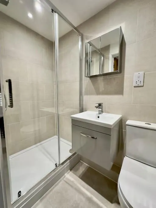Brand New Modern Cheltenham Home GLOUCESTERSHIRE 0*,