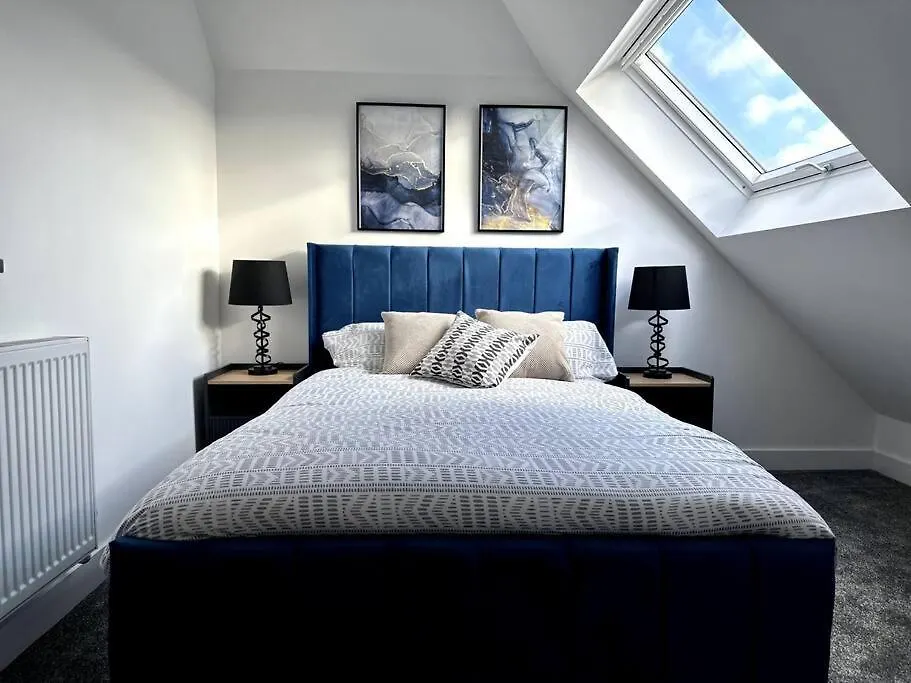 Brand New Modern Cheltenham Home GLOUCESTERSHIRE Holiday home
